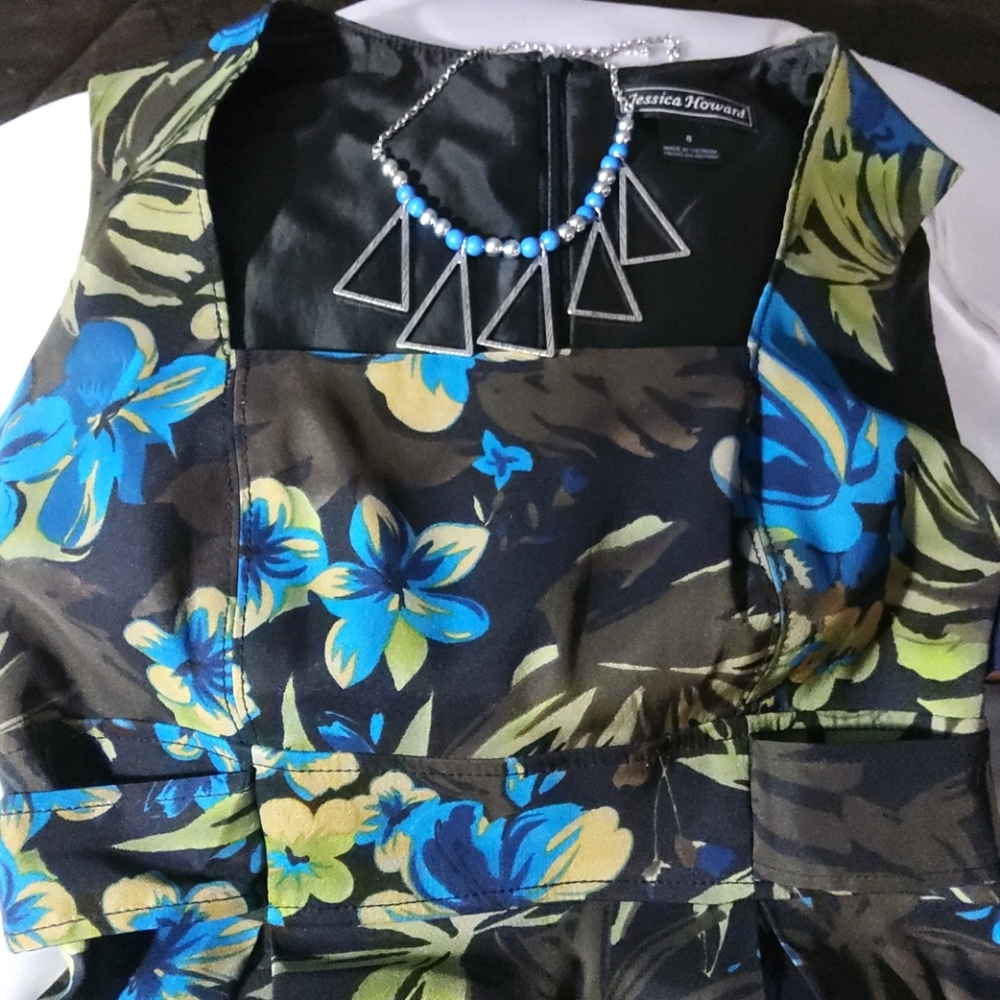 ...Im selling a Dress - Picture 2 of 6